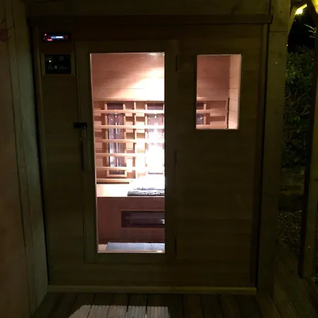 Artist And Musicians Chapel Project Villa Briston Buitenkant foto